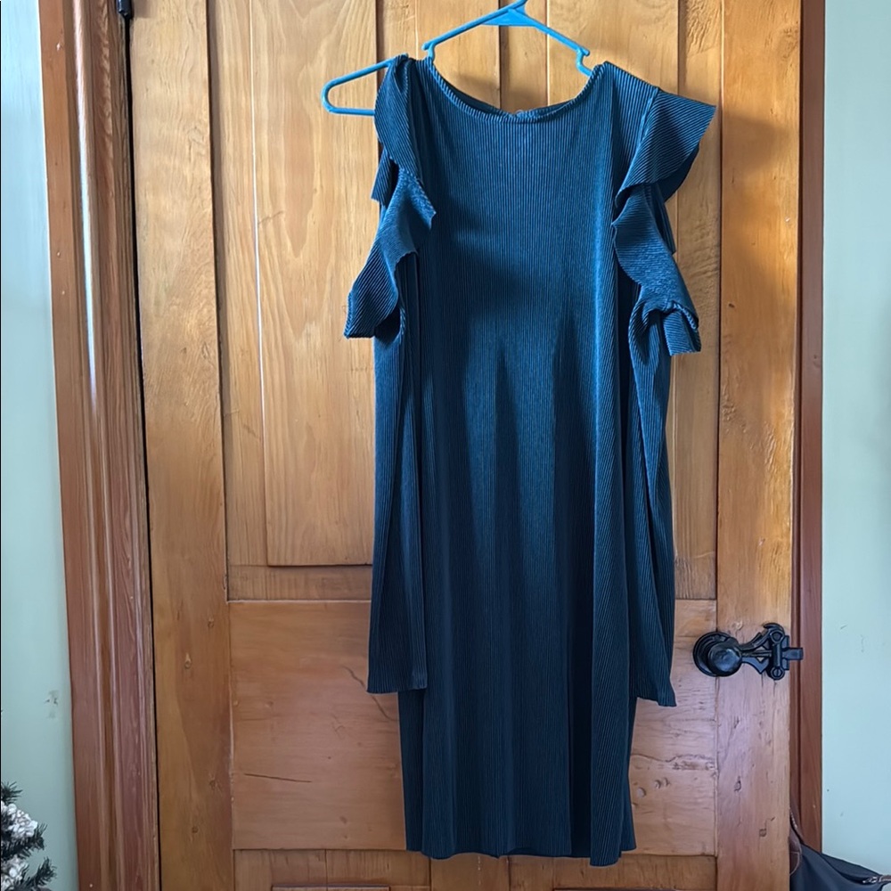 Ruffle off the shoulder sleeve Dress
